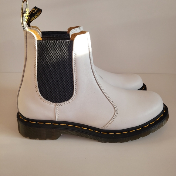 BRAND NEW Dr.Martens Yellow Stitch Smooth Leather Chelsea Boots Womens 10 US - Picture 5 of 9
